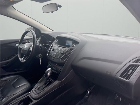 Used 2016 Ford Focus SE w/ Equipment Group 201A image 18