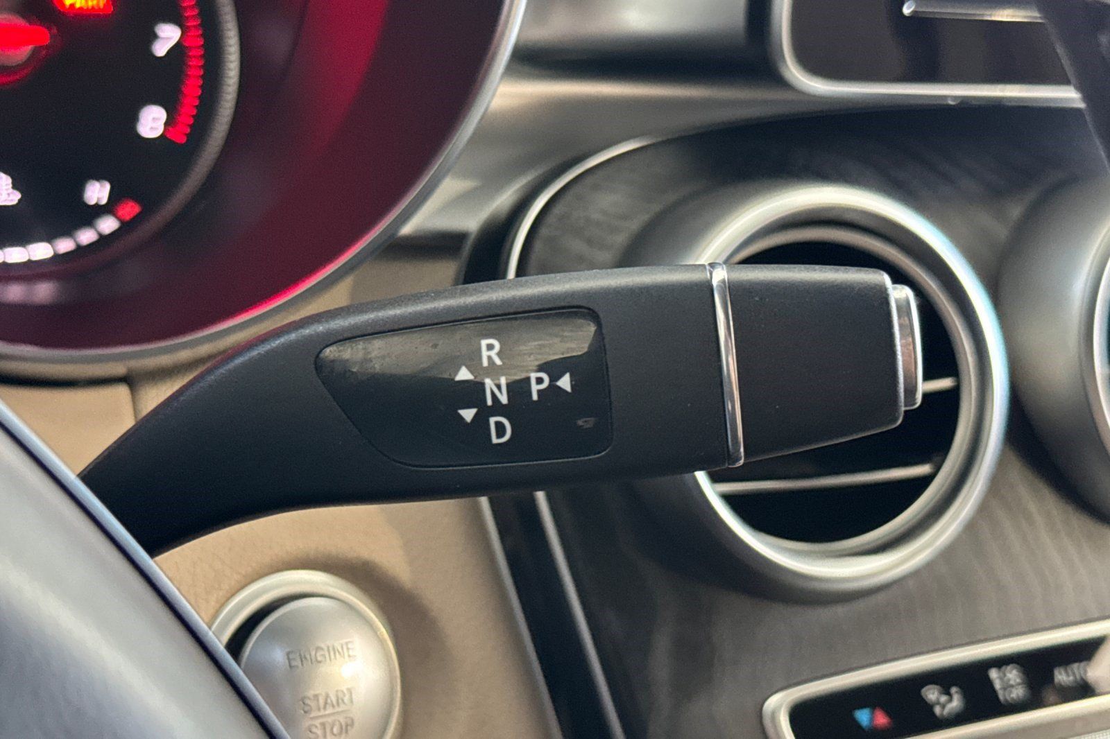 Used 2018 Mercedes-Benz GLC 300 4MATIC image 34
