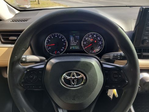 Certified 2022 Toyota RAV4 LE image 27