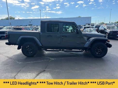 Used 2023 Jeep Gladiator Sport AWD/4WD image 6