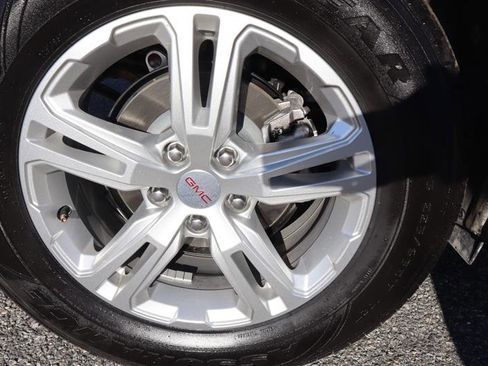 Used 2024 GMC Terrain SLE image 31