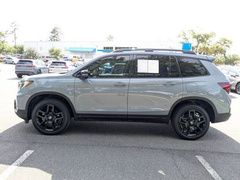Certified 2024 Honda Passport Black Edition image 11