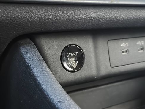 Used 2025 Nissan Rogue SV FWD image 18