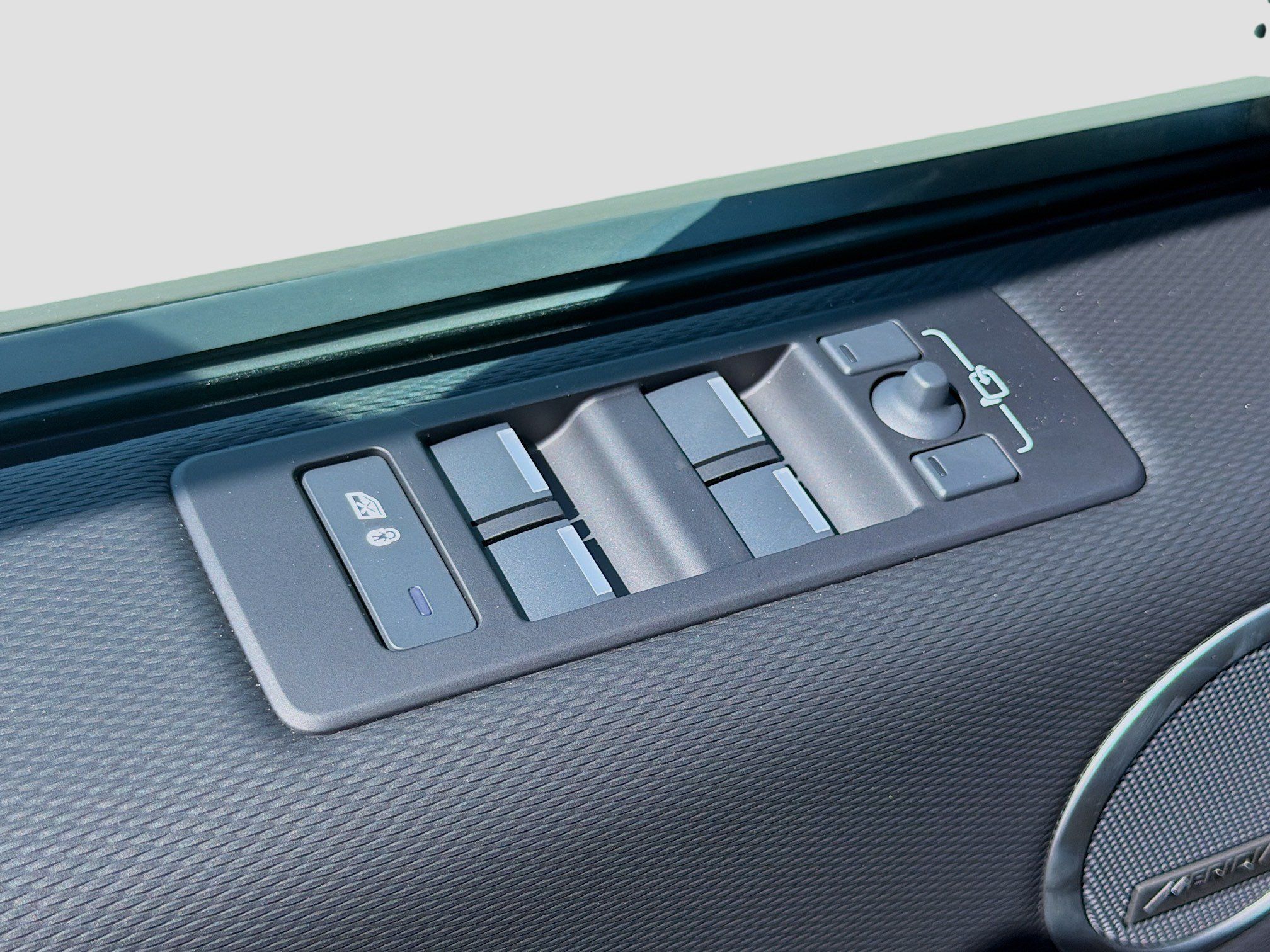 New 2026 Land Rover Discovery Limited Edition AWD/4WD image 24