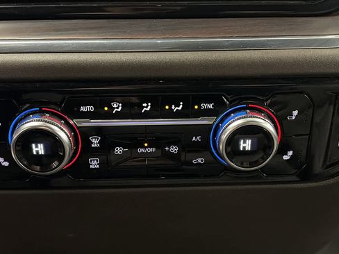 Used 2023 GMC Sierra 1500 SLT image 17