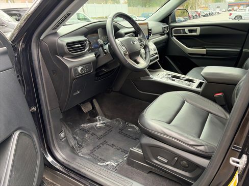 Used 2022 Ford Explorer XLT AWD/4WD image 10