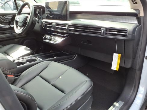 New 2025 Lincoln Corsair AWD image 7