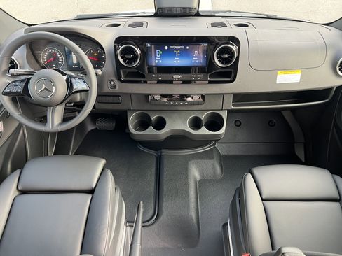 New 2025 Mercedes-Benz Sprinter 2500 image 18