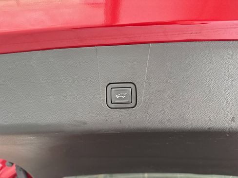 Used 2023 Chevrolet Traverse LT image 15