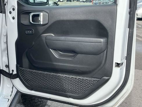 Used 2025 Jeep Wrangler Rubicon image 25