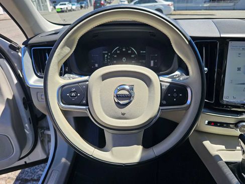 Used 2019 Volvo XC60 T5 Momentum w/ Premium Package FWD image 26