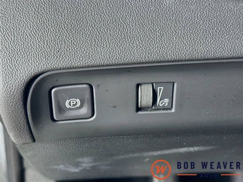 Used 2023 Buick Enclave Essence AWD/4WD image 12