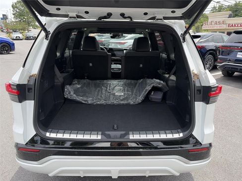 Used 2025 Lexus TX 500h AWD w/ Technology Package image 13