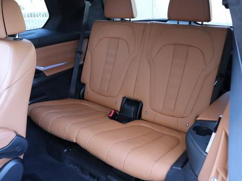 Used 2021 BMW X7 xDrive40i w/ M Sport Package image 24
