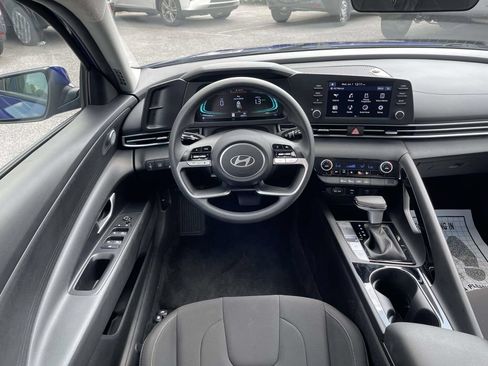 Used 2025 Hyundai Elantra Hybrid FWD image 14