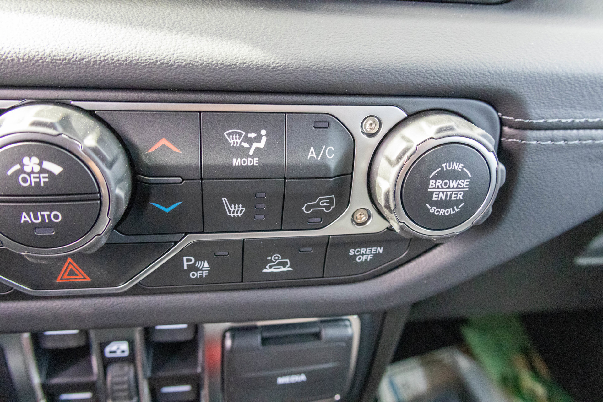 New 2027 Jeep Wrangler Unlimited Sahara AWD/4WD image 20
