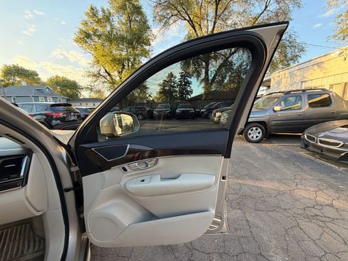 Used 2016 Volvo XC90 T6 Momentum w/ Momentum Plus Package AWD/4WD image 23