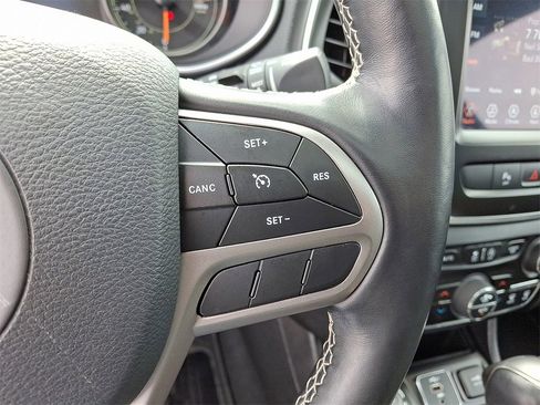 Used 2021 Jeep Cherokee Latitude Lux 80th Anniv w/ Quick Order Package 26U 80TH image 23