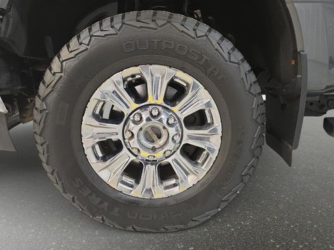 Used 2018 Ford F250 XLT w/ XLT Premium Package AWD/4WD image 9
