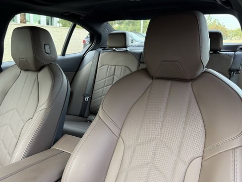 Used 2025 BMW 530i w/ M Sport Package image 22