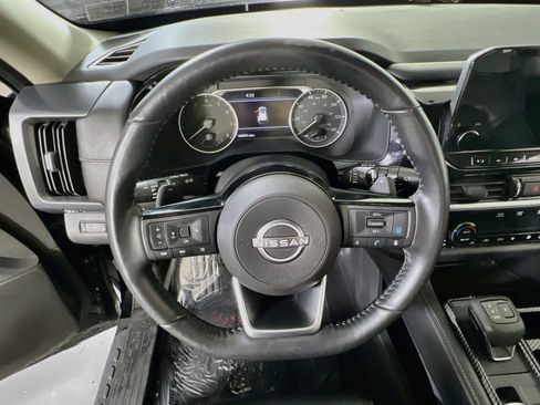Used 2023 Nissan Pathfinder SL w/ Black Appearance Package AWD/4WD image 11
