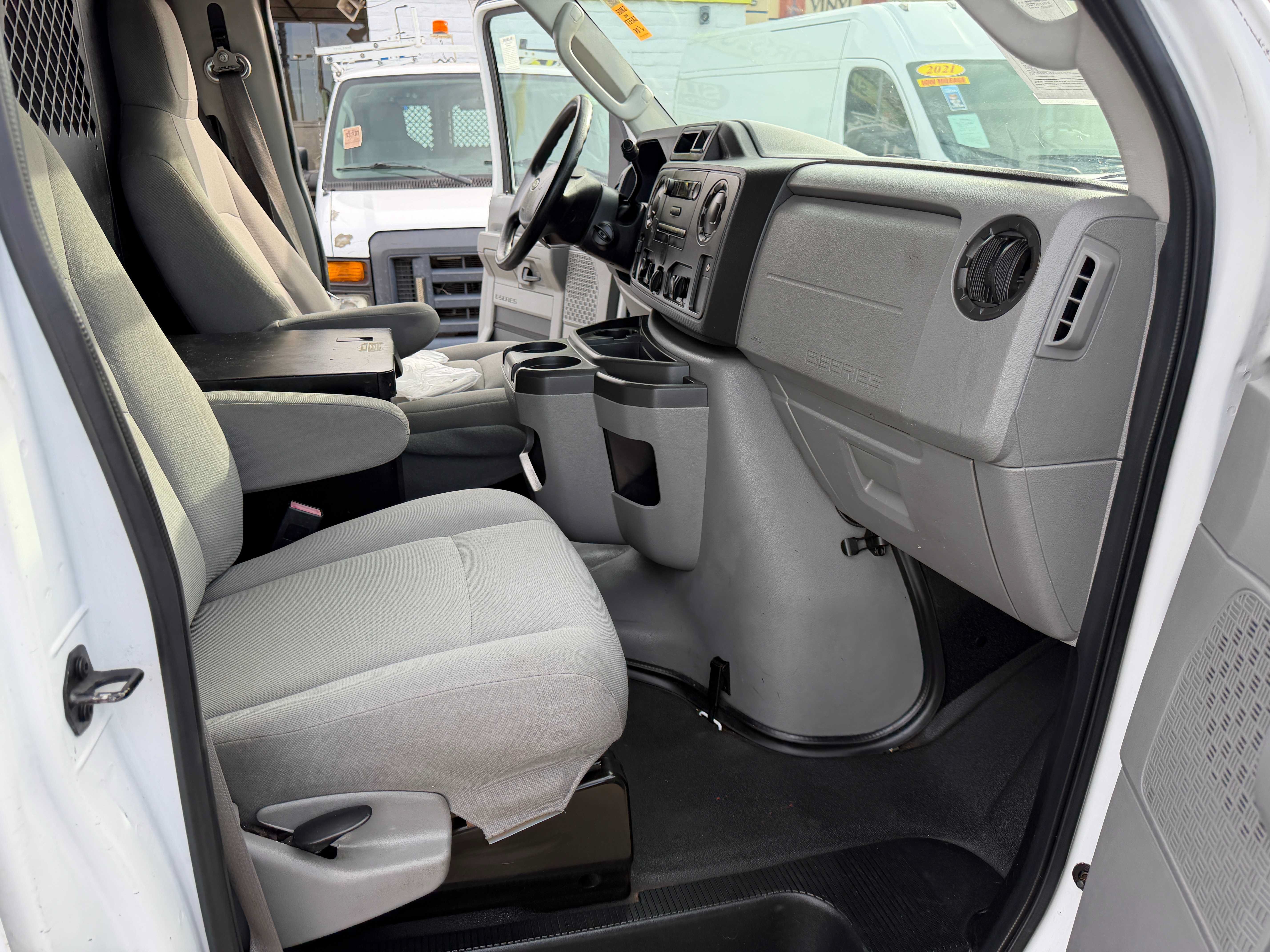 Used 2013 Ford E-150 and Econoline 150 RWD image 17