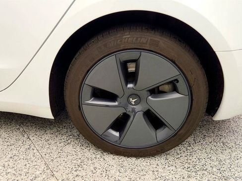 Used 2023 Tesla Model 3 Standard Range image 9