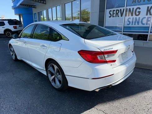 Used 2018 Honda Accord Touring image 14