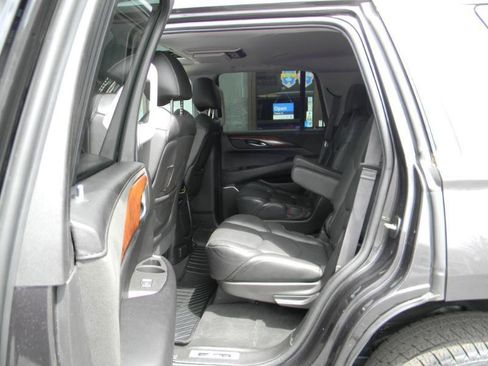 Used 2017 Cadillac Escalade Premium Luxury AWD/4WD image 12