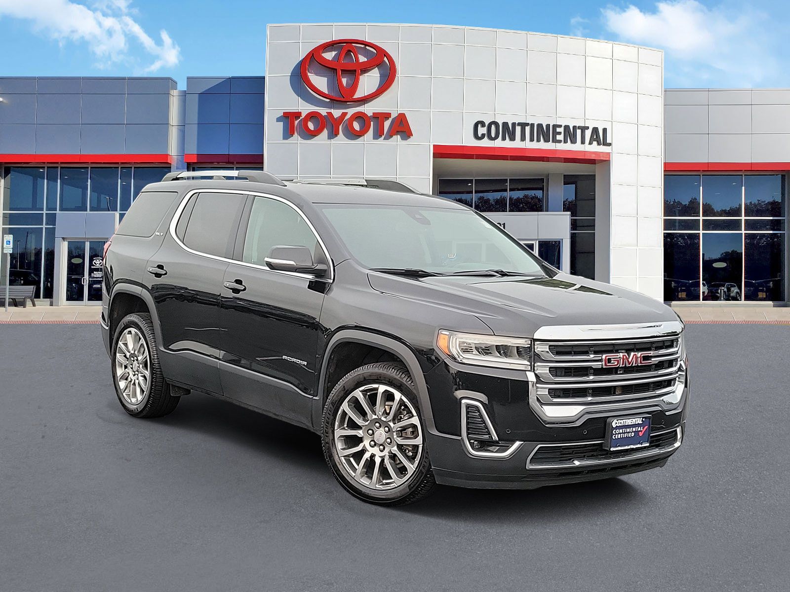 Used 2023 GMC Acadia SLT w/ Preferred Package AWD/4WD image 2