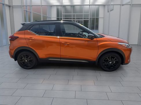 Used 2021 Nissan Kicks SR FWD image 9