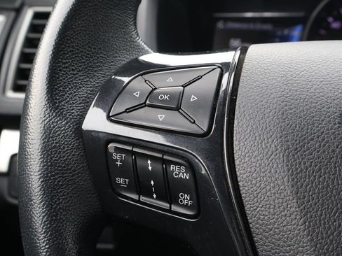 Used 2018 Ford Explorer XLT w/ Equipment Group 202A AWD/4WD image 18