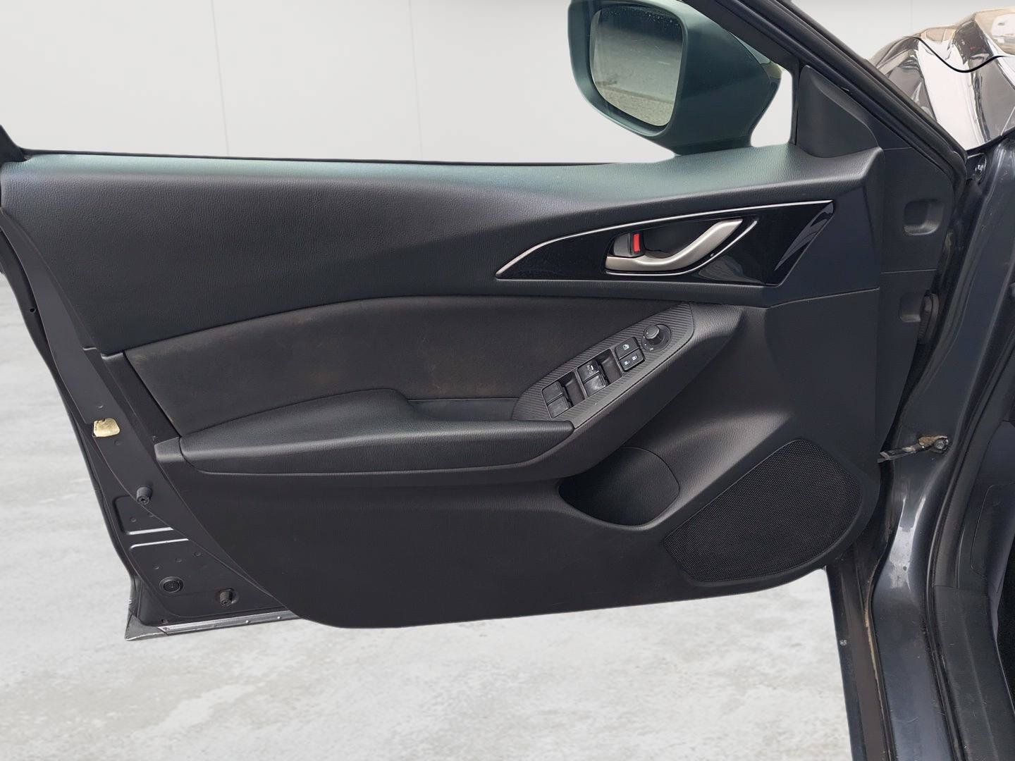 Used 2015 MAZDA MAZDA3 i Sport FWD image 4
