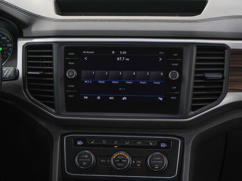 Used 2021 Volkswagen Atlas SE w/ Towing Package AWD/4WD image 16