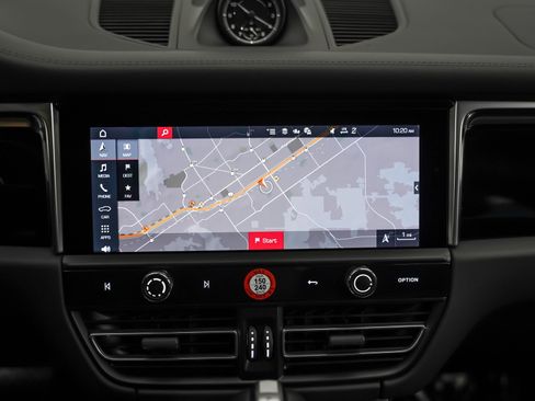 Used 2025 Porsche Macan image 22