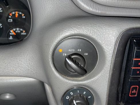 Used 2004 Chevrolet TrailBlazer LT w/ LT Package 1 image 29