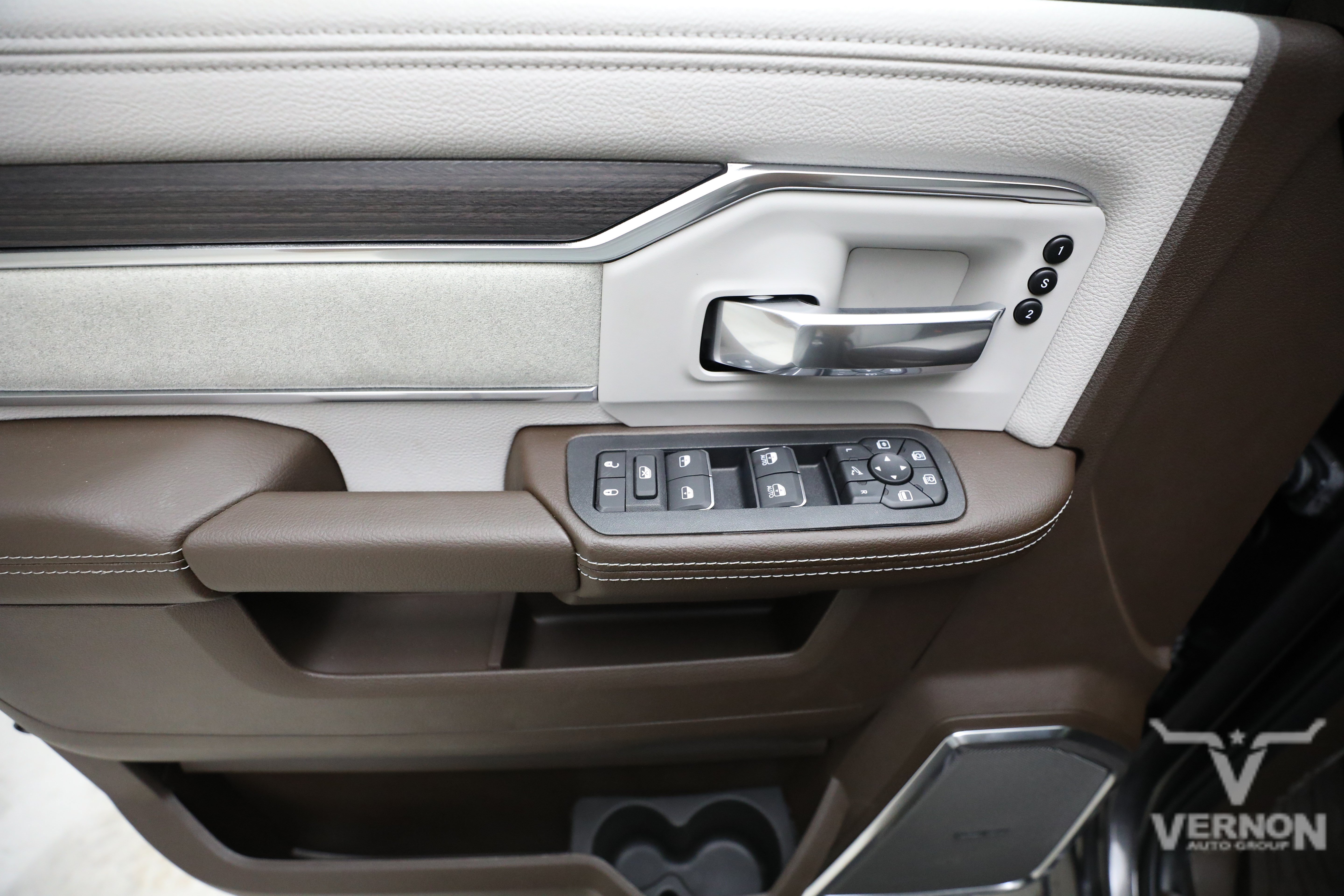 New 2026 RAM 3500 Laramie AWD/4WD image 18