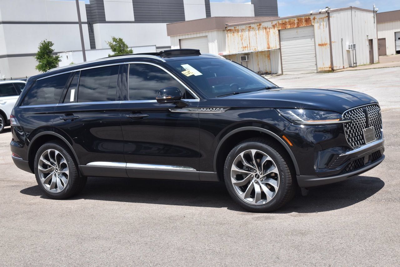 New 2026 Lincoln Aviator Reserve w/ Illumination Package AWD/4WD image 4