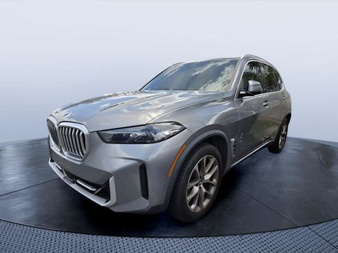 Used 2024 BMW X5 xDrive40i w/ Parking Assistance Package AWD/4WD image 3