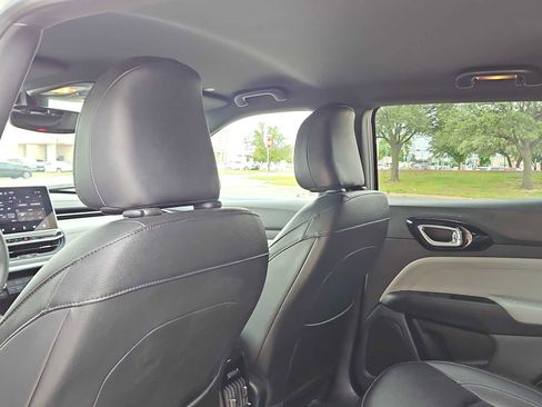 Used 2025 Jeep Compass Limited AWD/4WD image 16