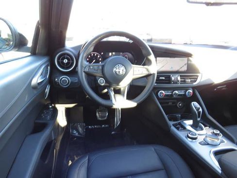 Used 2024 Alfa Romeo Giulia Ti image 9