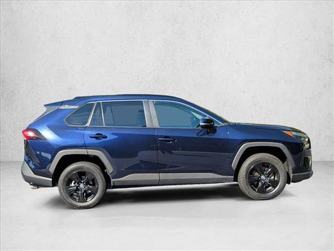 Used 2022 Toyota RAV4 XLE AWD/4WD image 4