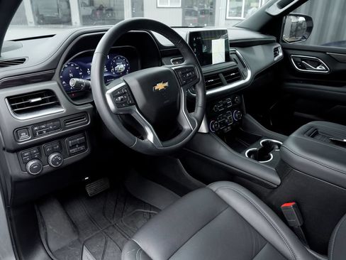 Used 2023 Chevrolet Tahoe LT w/ Luxury Package AWD/4WD image 2