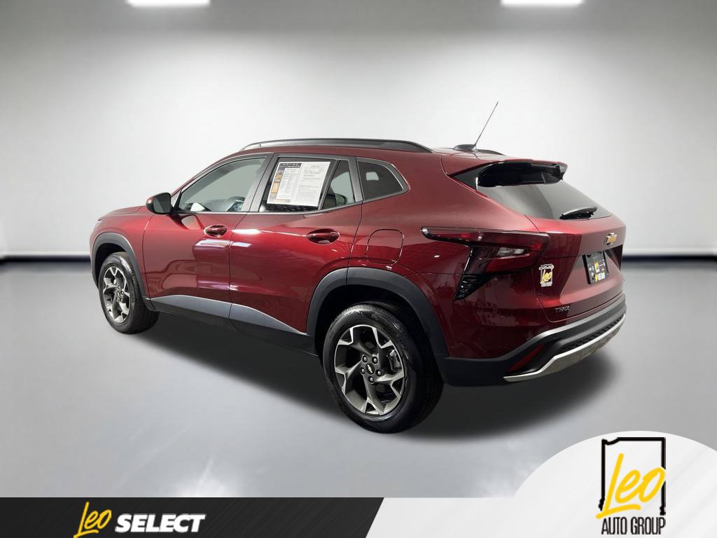 Used 2025 Chevrolet Trax LT w/ Driver Confidence Package FWD image 5