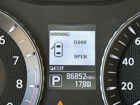 Used 2015 INFINITI Q70 L 3.7 w/ Deluxe Touring Package RWD image 23