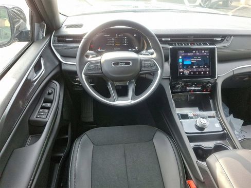 New 2025 Jeep Grand Cherokee L Altitude image 6