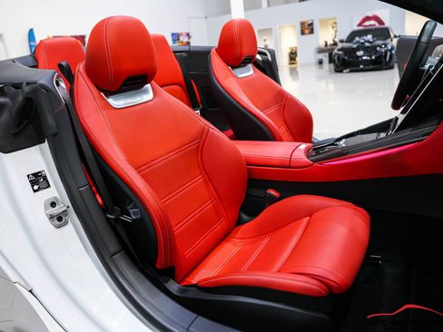 Used 2022 Mercedes-Benz SL 55 AMG 4MATIC w/ Driver Assistance Package image 59