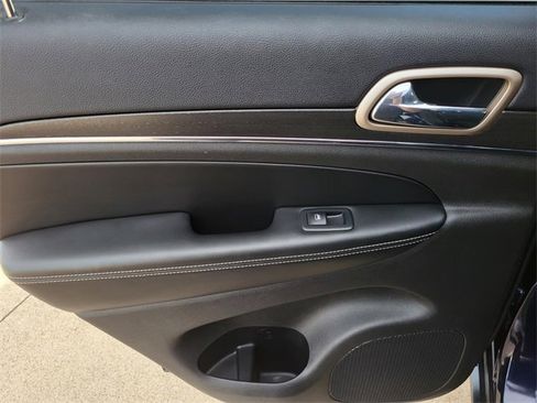 Used 2017 Jeep Grand Cherokee Limited image 13