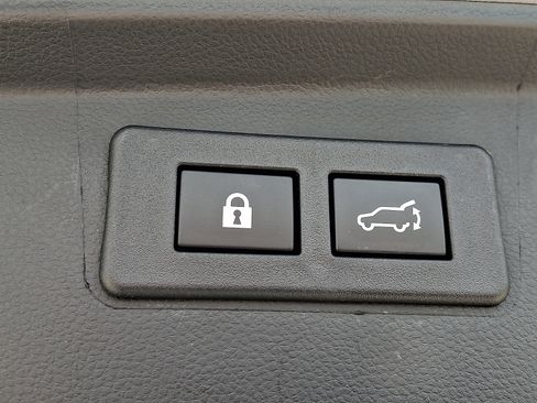 Used 2025 Subaru Outback Touring XT AWD/4WD image 33