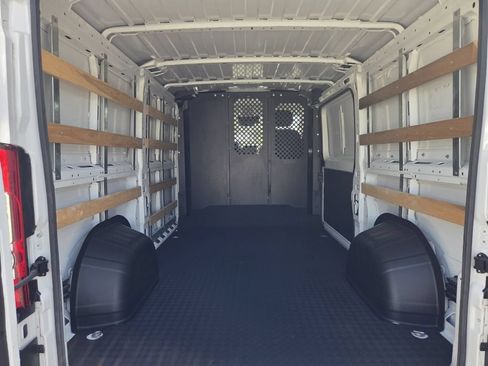 Used 2025 RAM ProMaster 2500 w/ U-Haul Equipment Group FWD image 24